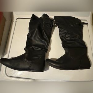 BLACK LEATHER BOOTS